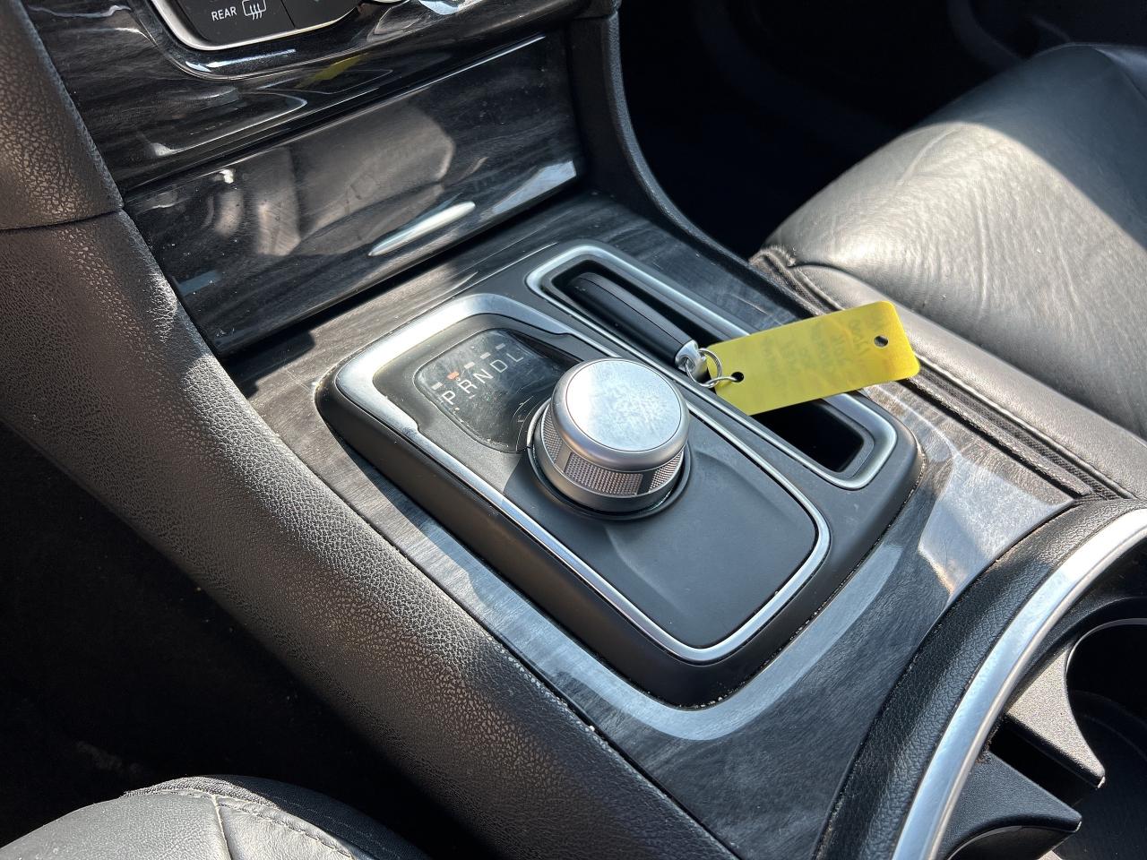 2016 Chrysler 300 TOURING, SUNROOF, LEATHER, REMOTE START! - Photo #22