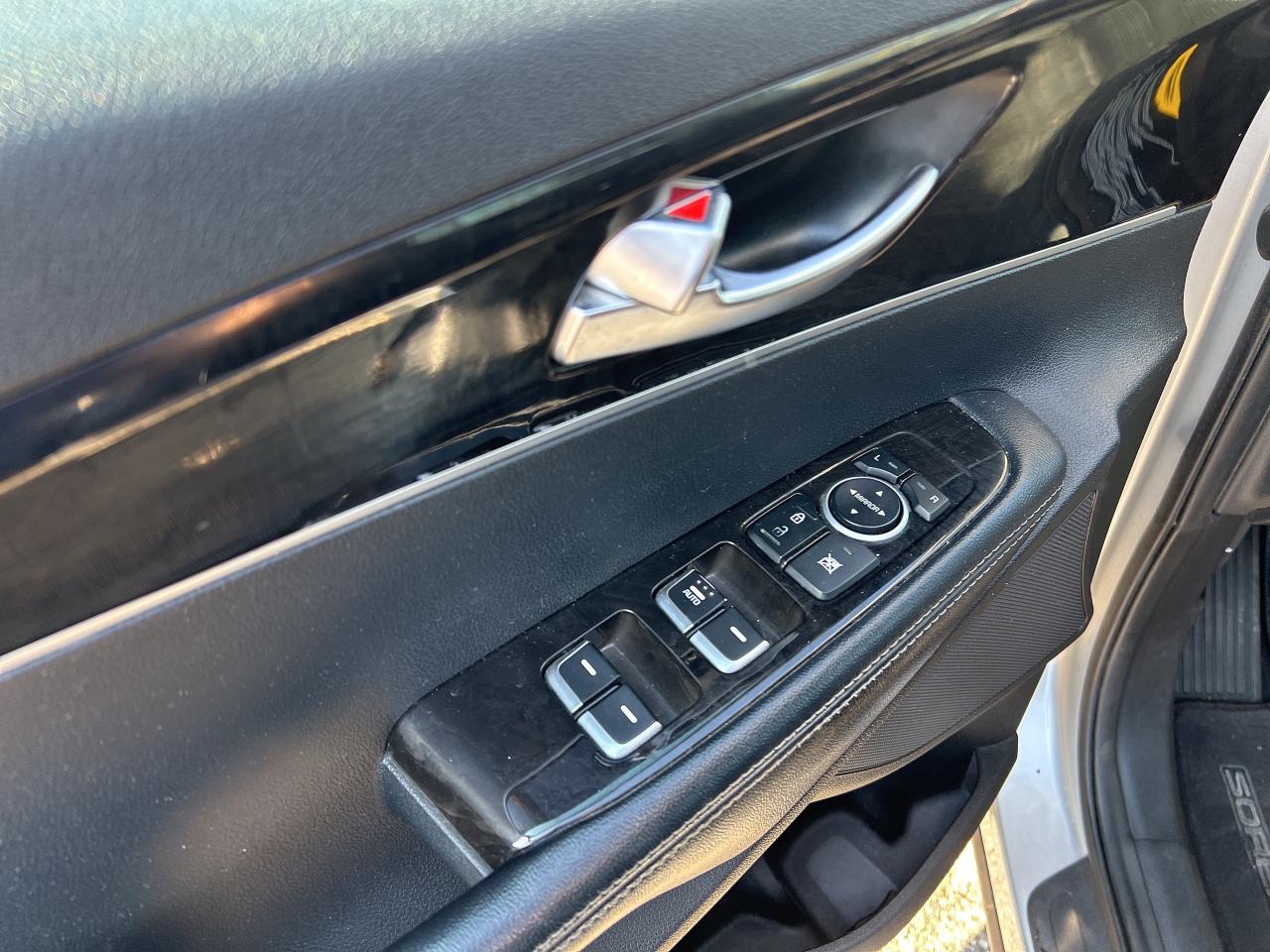 2016 Kia Sorento LX, AUTOMATIC, HEATED SEATS, CLEAN CARFAX! - Photo #14