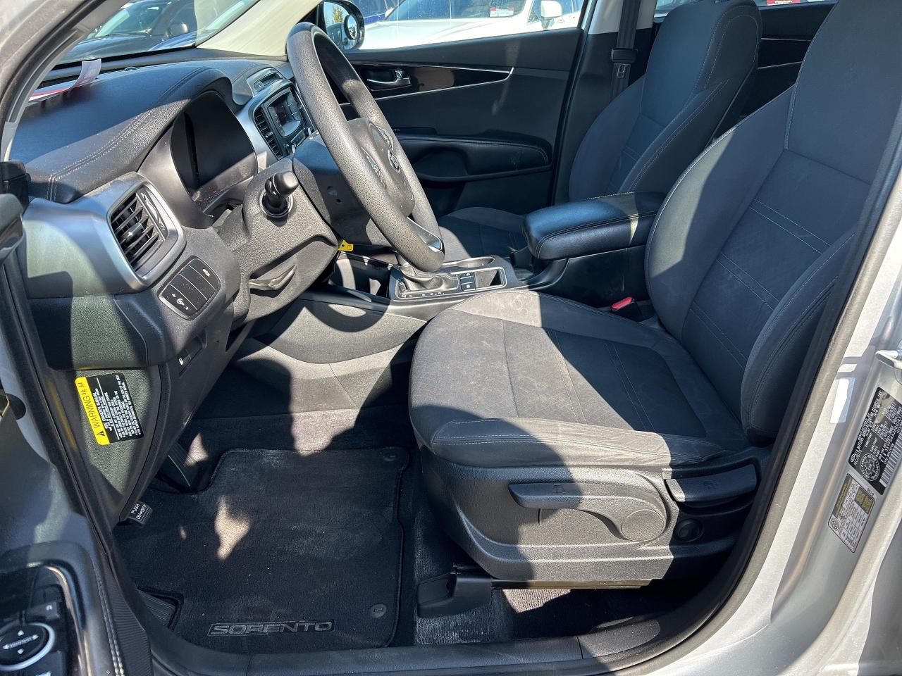 2016 Kia Sorento LX, AUTOMATIC, HEATED SEATS, CLEAN CARFAX! - Photo #15