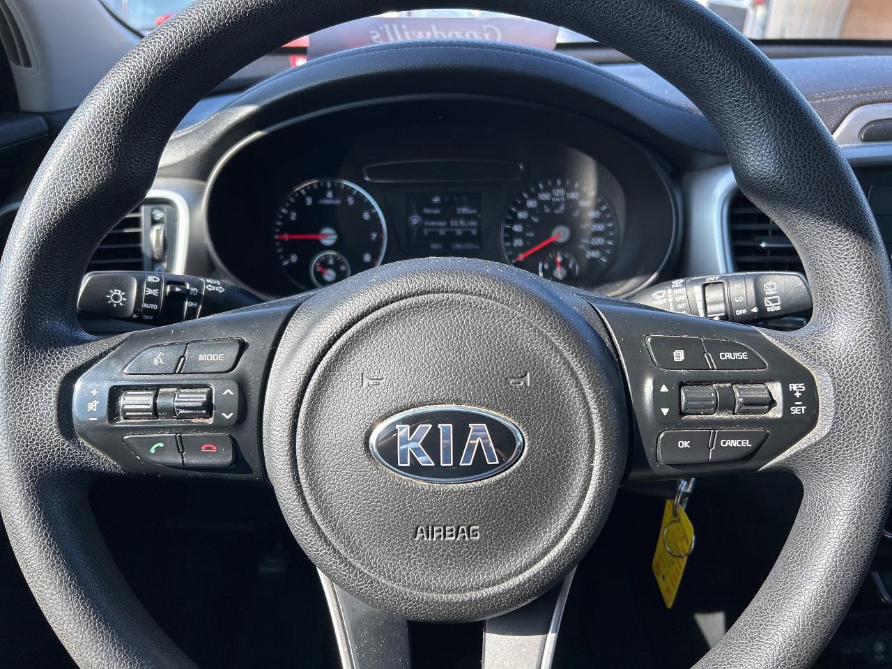 2016 Kia Sorento LX, AUTOMATIC, HEATED SEATS, CLEAN CARFAX! - Photo #16