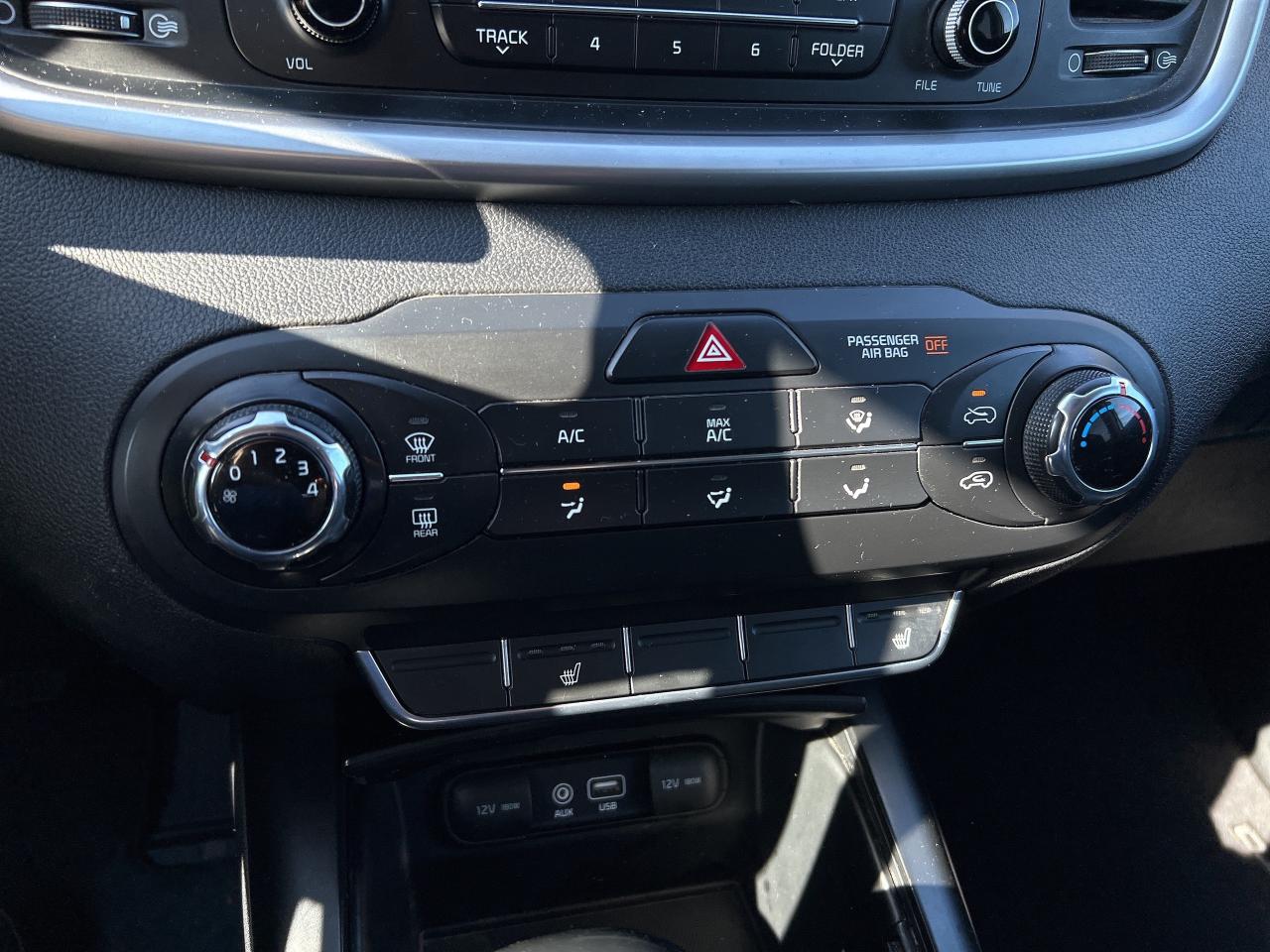 2016 Kia Sorento LX, AUTOMATIC, HEATED SEATS, CLEAN CARFAX! - Photo #19