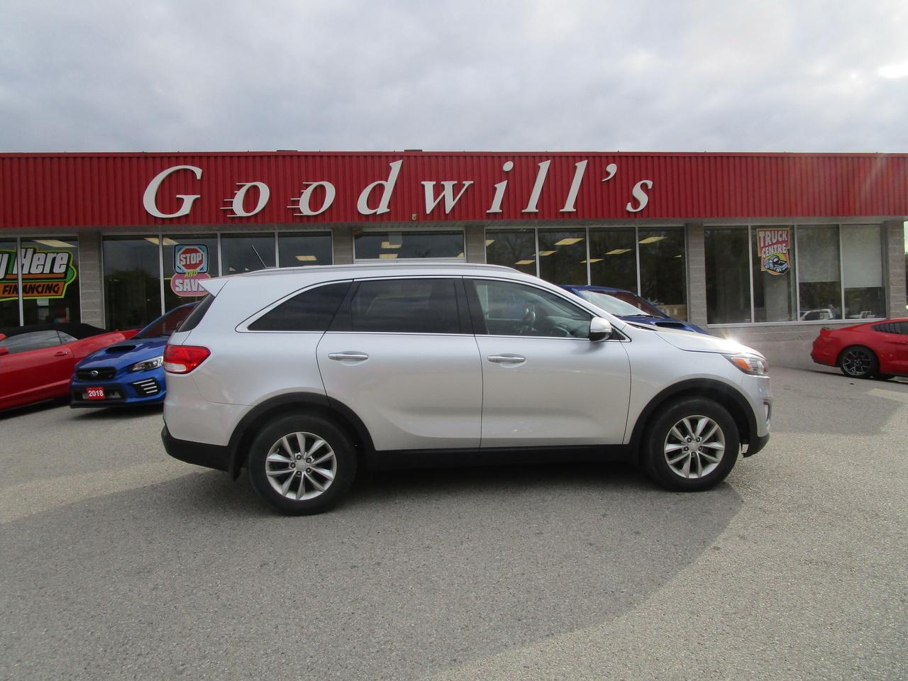 2016 Kia Sorento LX, AUTOMATIC, HEATED SEATS, CLEAN CARFAX!