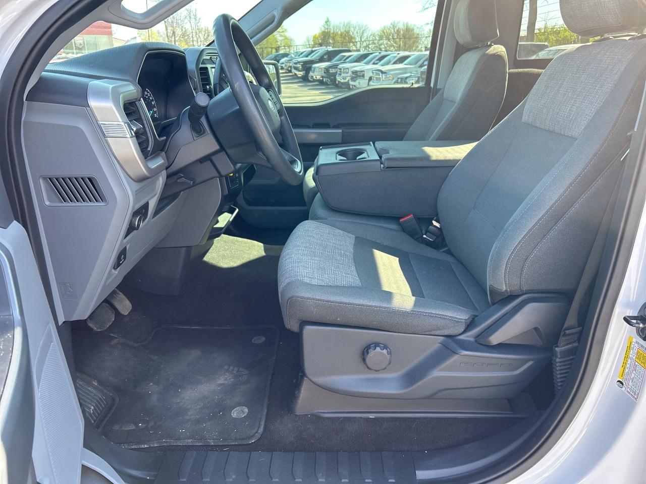 2021 Ford F-150 XLT, CLEAN CARFAX, 4X4, BOX LINER - Photo #12