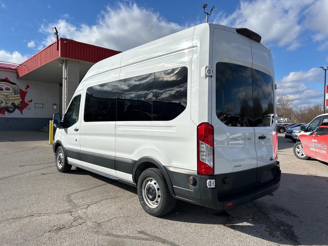 2019 Ford Transit Passenger Wagon XL, 15 PASSENGER, CLEAN CARFAX, BACKUP CAMERA! - Photo #8