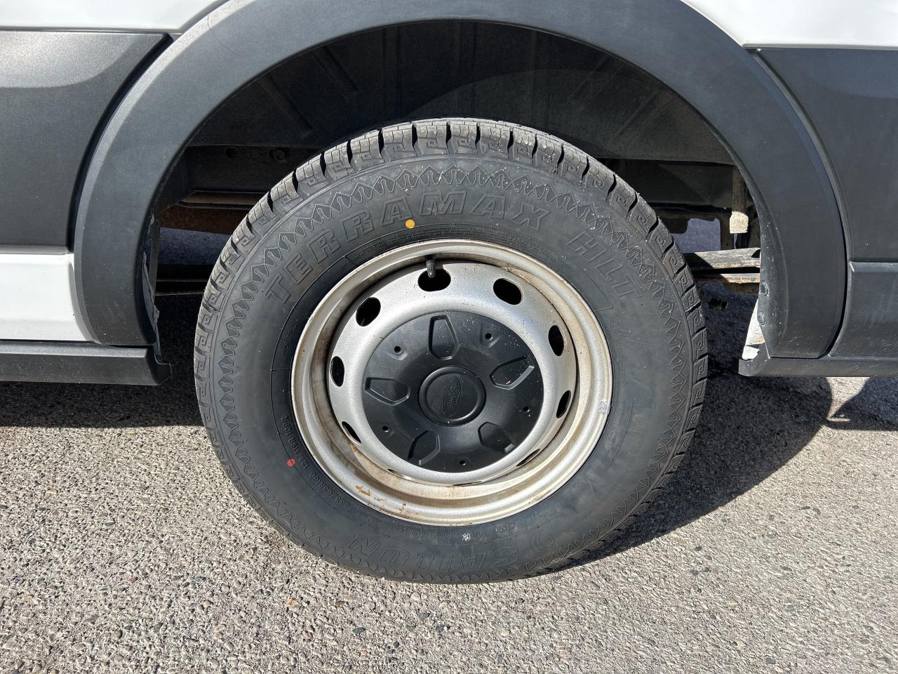 2019 Ford Transit Passenger Wagon XL, 15 PASSENGER, CLEAN CARFAX, BACKUP CAMERA! - Photo #10