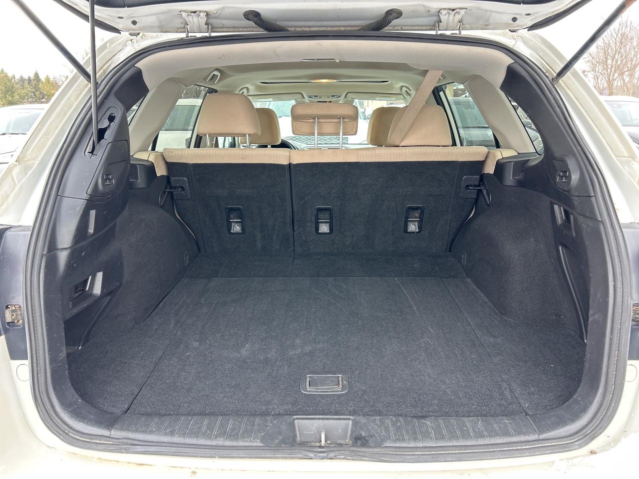 2017 Subaru Outback 2.5i, AWD, CLEAN CARFAX, BACKUP CAM, SUNROOF! - Photo #2