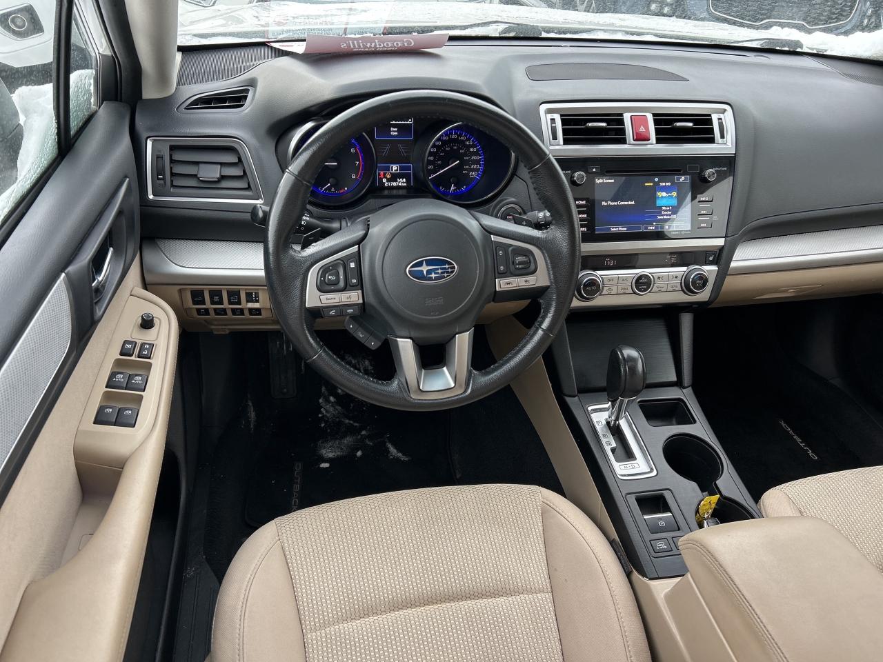 2017 Subaru Outback 2.5i, AWD, CLEAN CARFAX, BACKUP CAM, SUNROOF! - Photo #4