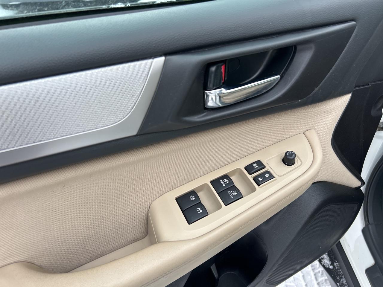 2017 Subaru Outback 2.5i, AWD, CLEAN CARFAX, BACKUP CAM, SUNROOF! - Photo #6