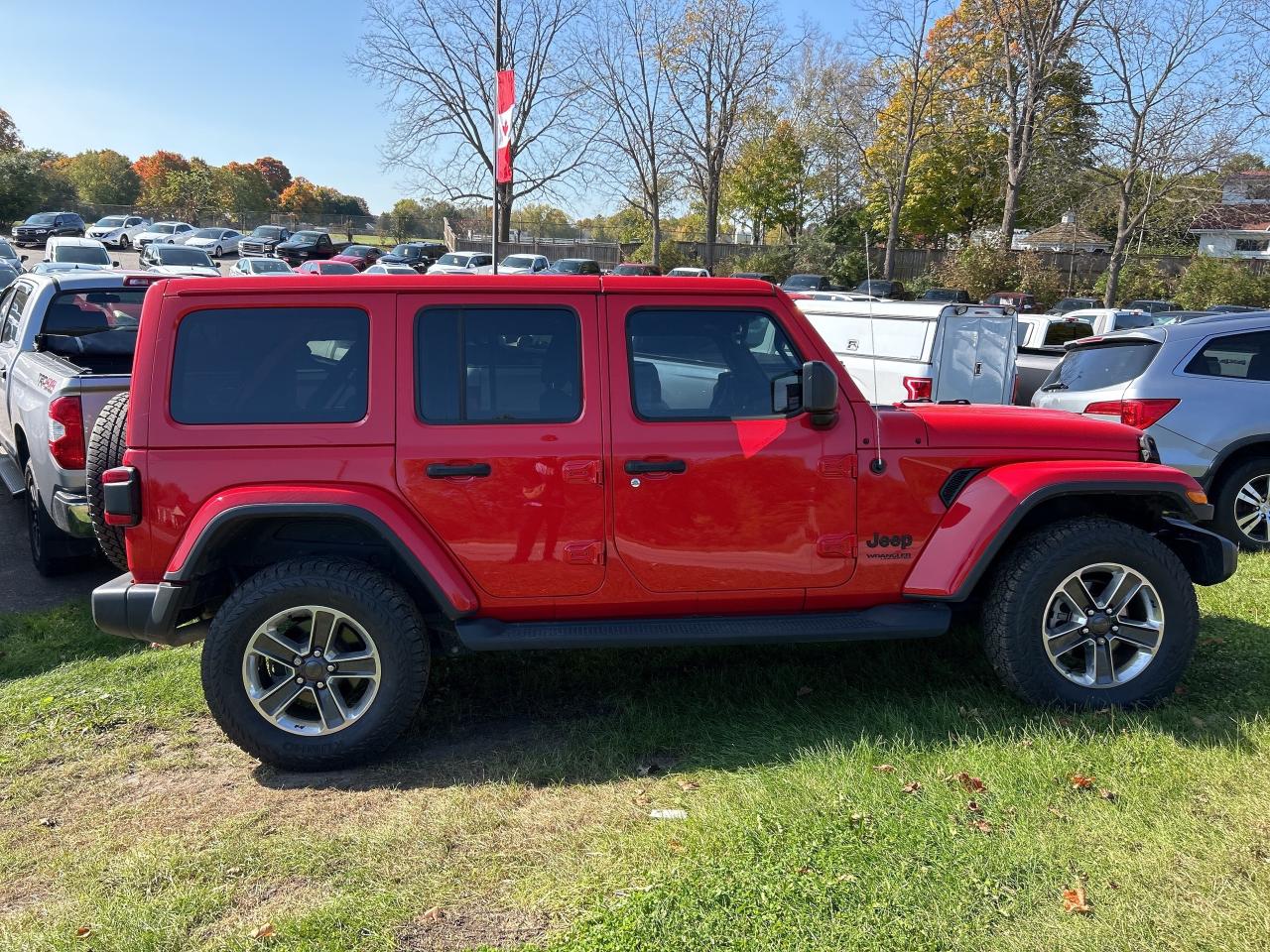 2020 Jeep Wrangler Unlimited SAHARA ALTITUDE, CLEAN CARFAX, ONE OWNER, LEATHER! - Photo #5