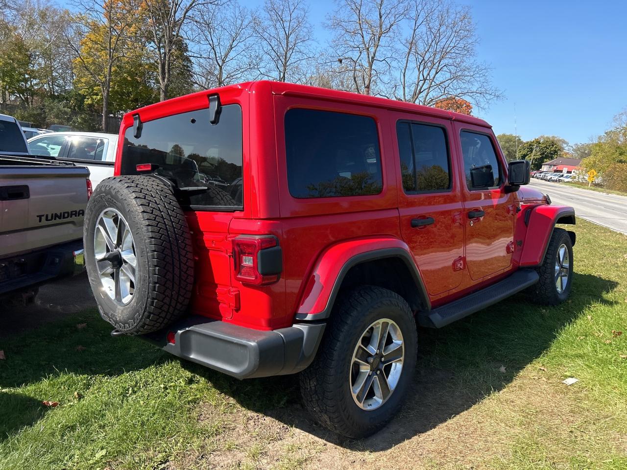 2020 Jeep Wrangler Unlimited SAHARA ALTITUDE, CLEAN CARFAX, ONE OWNER, LEATHER! - Photo #6