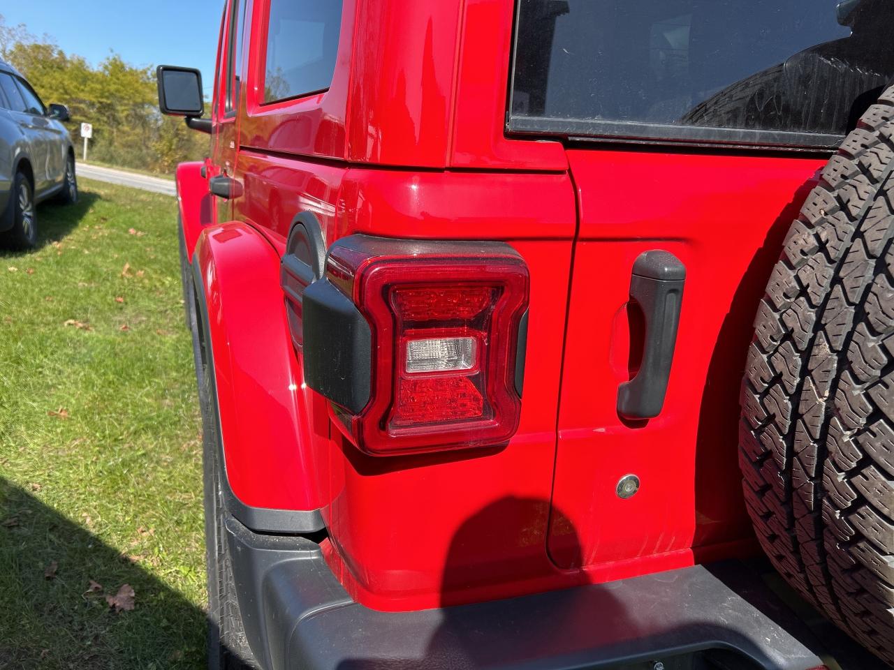 2020 Jeep Wrangler Unlimited SAHARA ALTITUDE, CLEAN CARFAX, ONE OWNER, LEATHER! - Photo #8