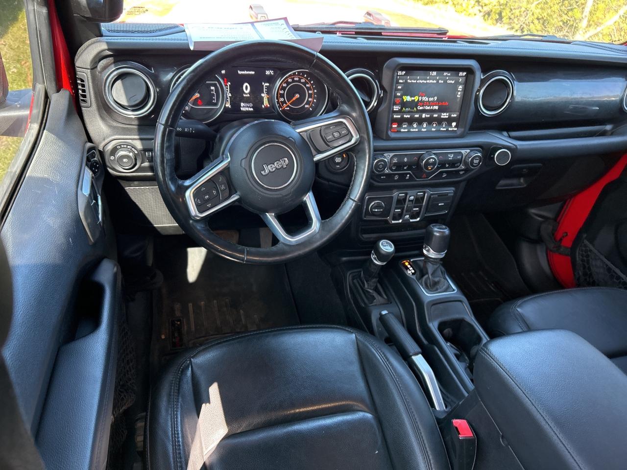 2020 Jeep Wrangler Unlimited SAHARA ALTITUDE, CLEAN CARFAX, ONE OWNER, LEATHER! - Photo #11