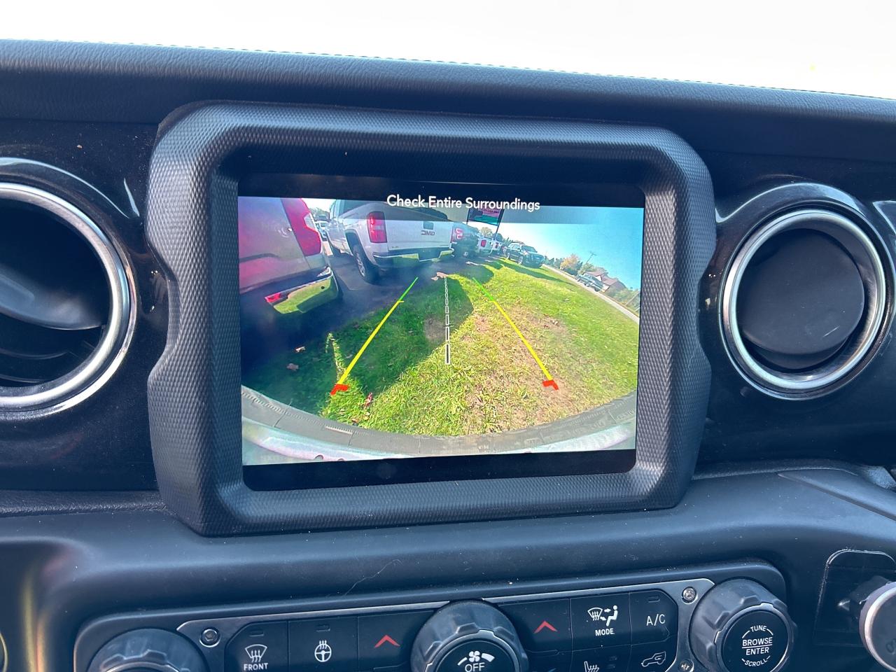 2020 Jeep Wrangler Unlimited SAHARA ALTITUDE, CLEAN CARFAX, ONE OWNER, LEATHER! - Photo #20