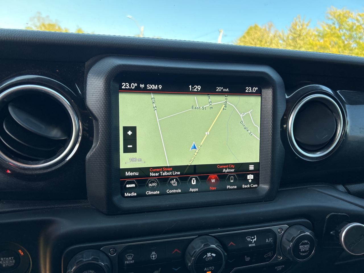 2020 Jeep Wrangler Unlimited SAHARA ALTITUDE, CLEAN CARFAX, ONE OWNER, LEATHER! - Photo #21