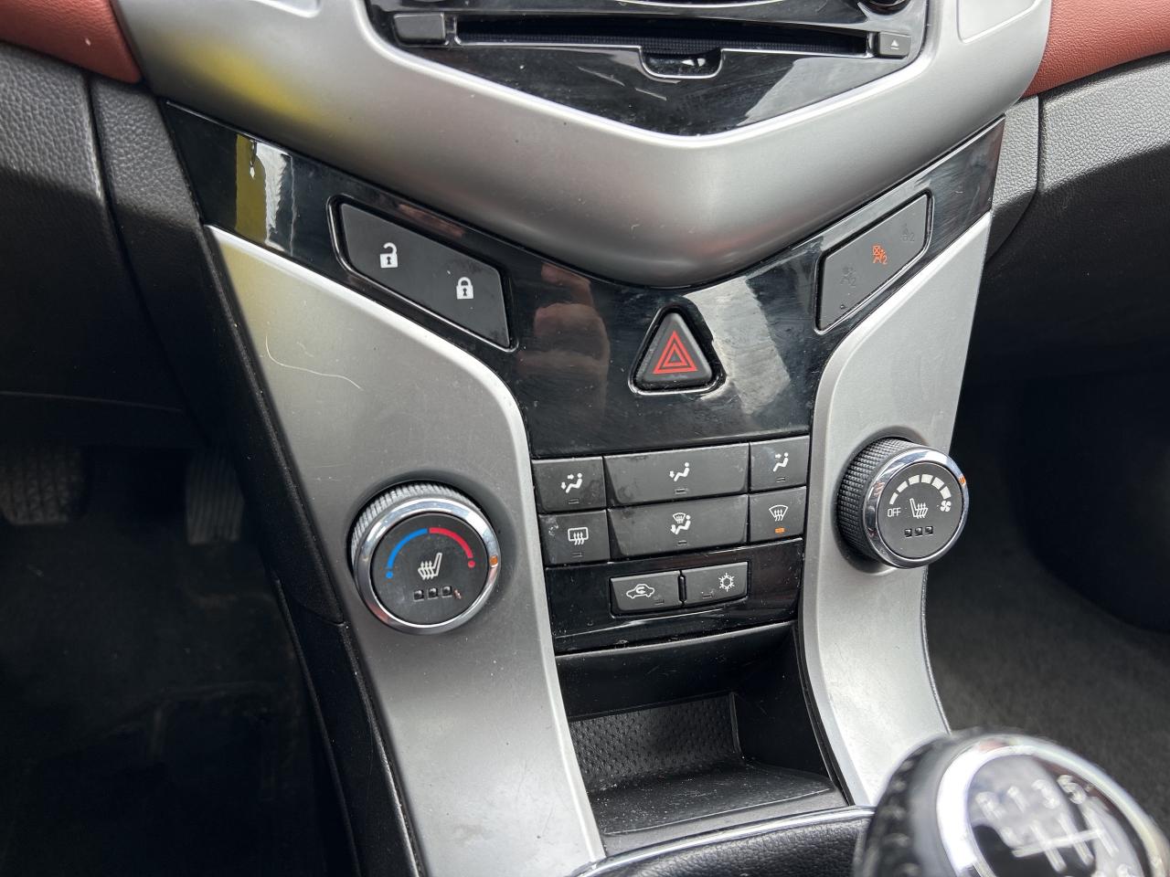 2013 Chevrolet Cruze LT, 6 SPEED MANUAL, CLEAN CARFAX, HEATED LEATHER! - Photo #21