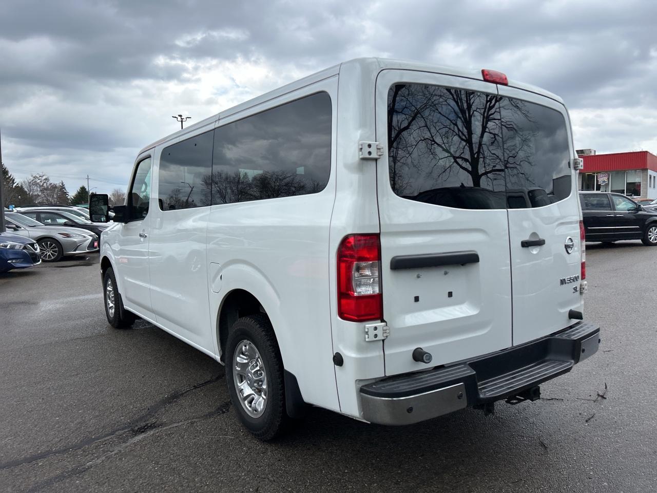 2020 Nissan NV 2500 3500 HD SL V8, 12 PASSENGER, LEATHER, BACK UP CAM! - Photo #8