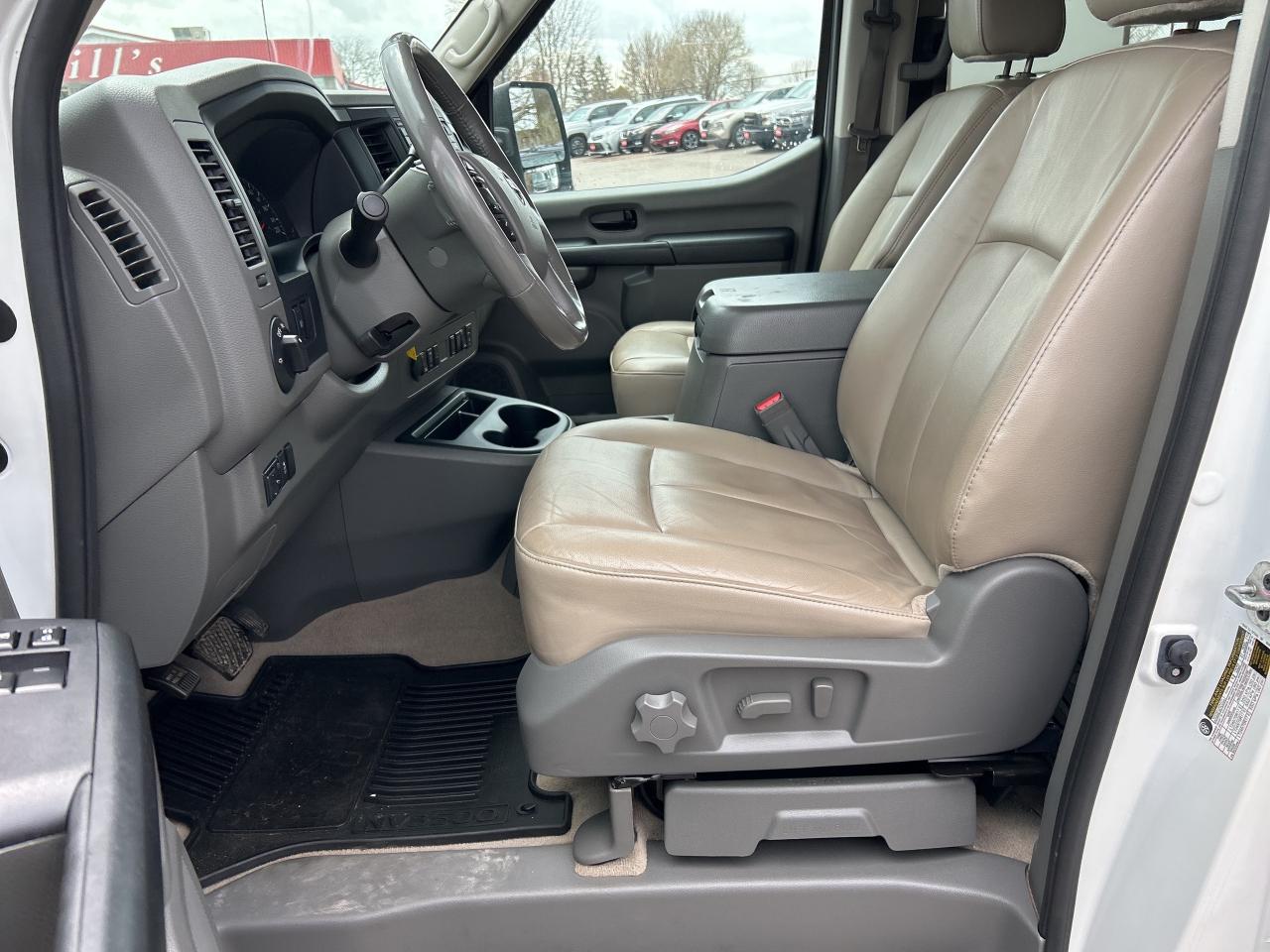 2020 Nissan NV 2500 3500 HD SL V8, 12 PASSENGER, LEATHER, BACK UP CAM! - Photo #16