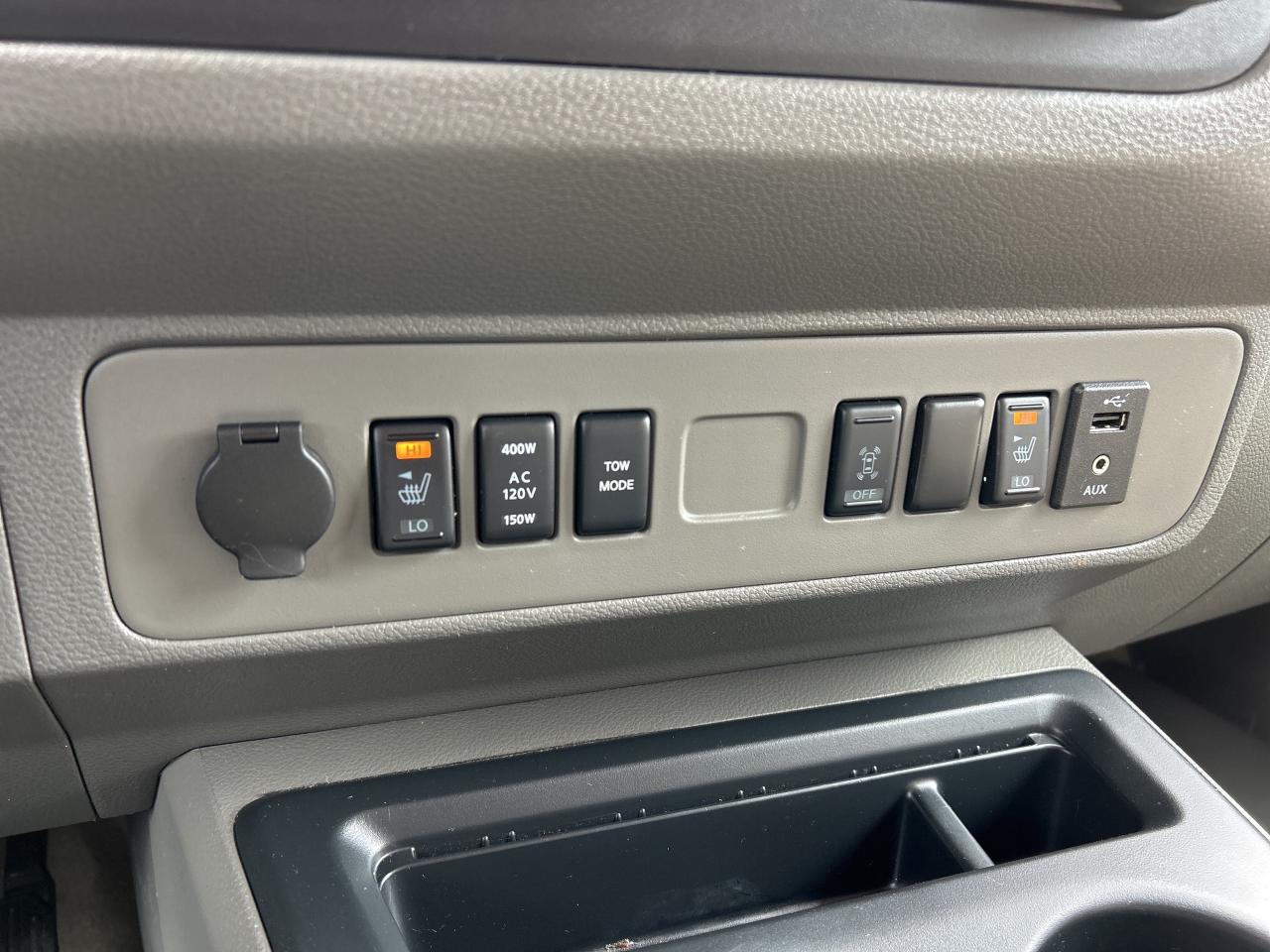 2020 Nissan NV 2500 3500 HD SL V8, 12 PASSENGER, LEATHER, BACK UP CAM! - Photo #22