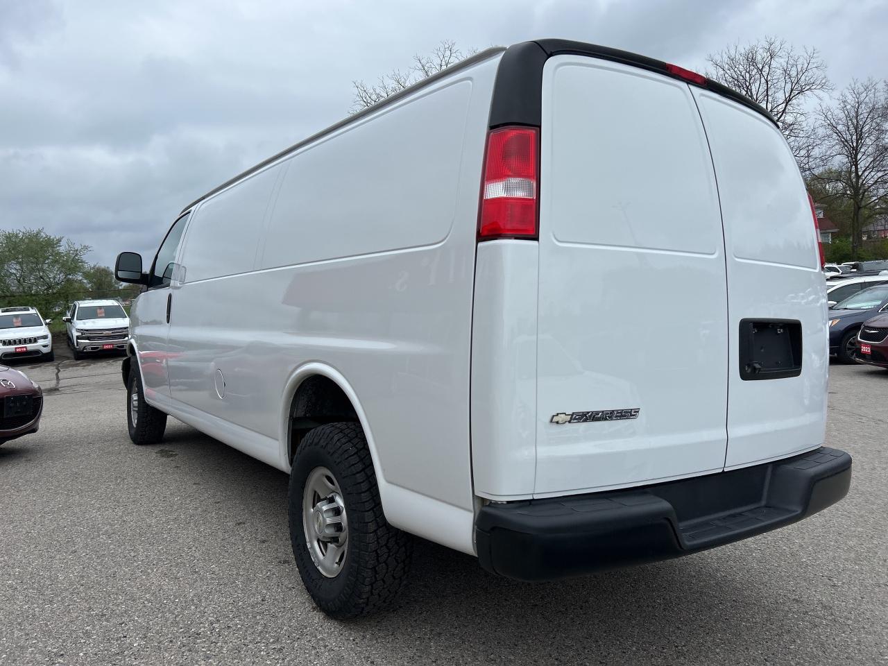 2023 Chevrolet Express RWD 2500 CARGO, 12' LONG, CLEAN CARFAX! - Photo #7