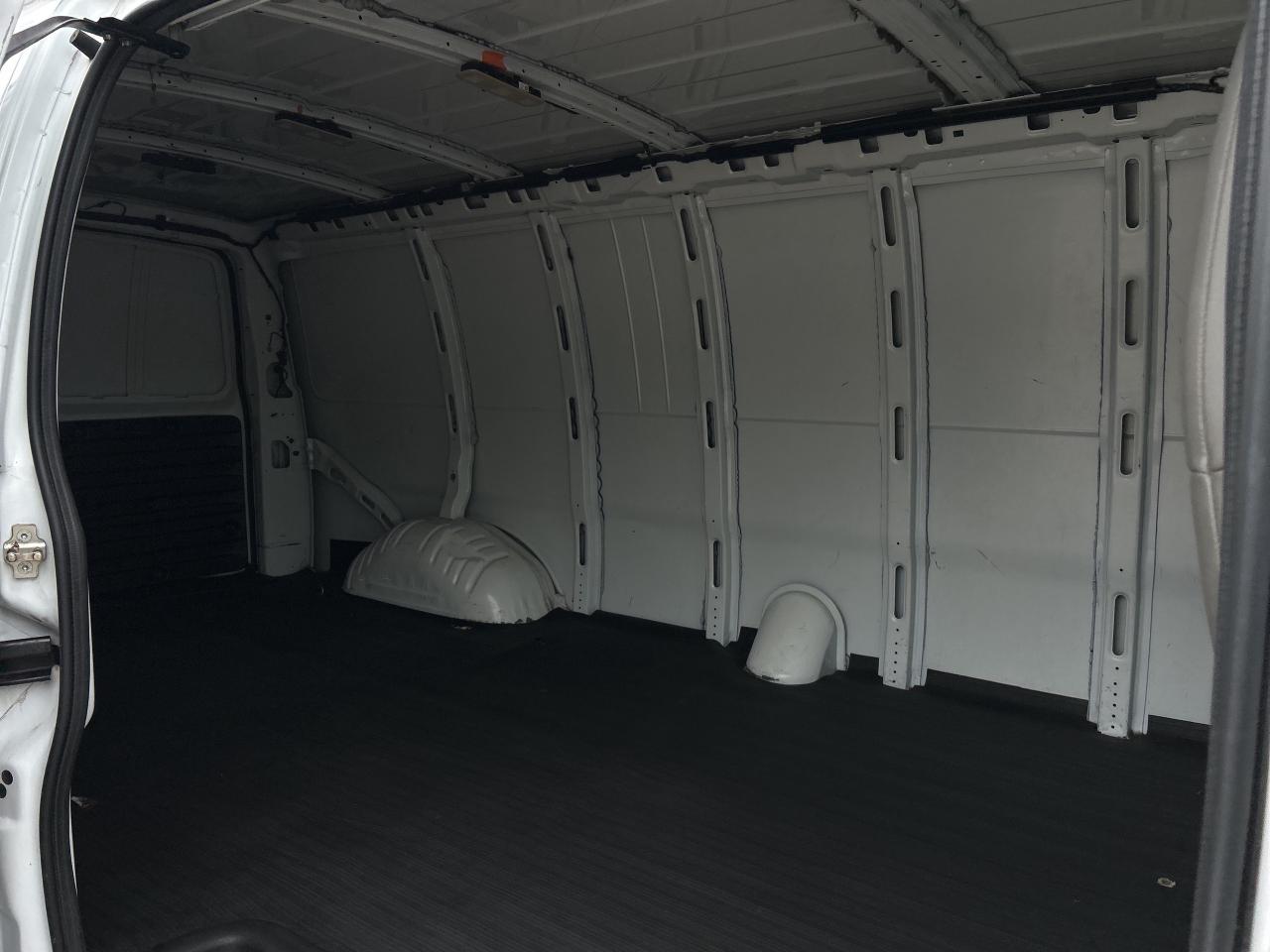 2023 Chevrolet Express RWD 2500 CARGO, 12' LONG, CLEAN CARFAX! - Photo #10