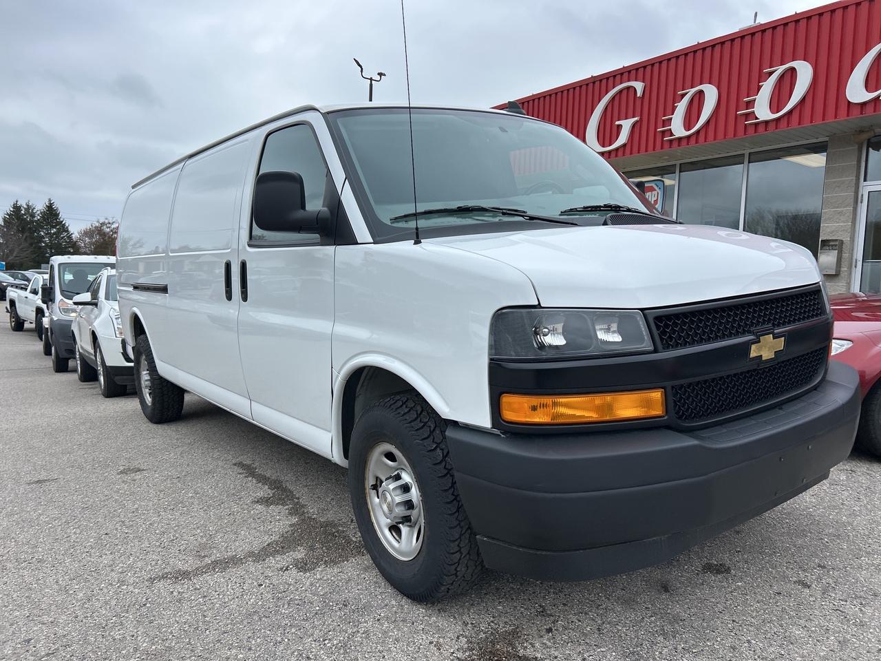 2023 Chevrolet Express RWD 2500 CARGO, 12' LONG, CLEAN CARFAX! - Photo #4
