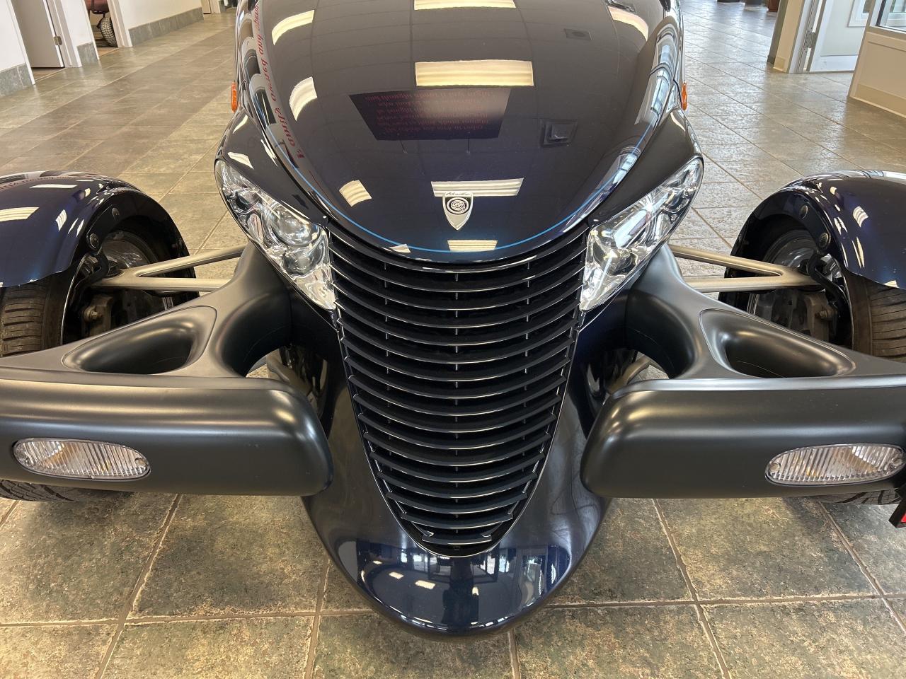 2001 Plymouth Prowler ROADSTER, LEATHER, CLEAN CARFAX, LIKE NEW! - Photo #5