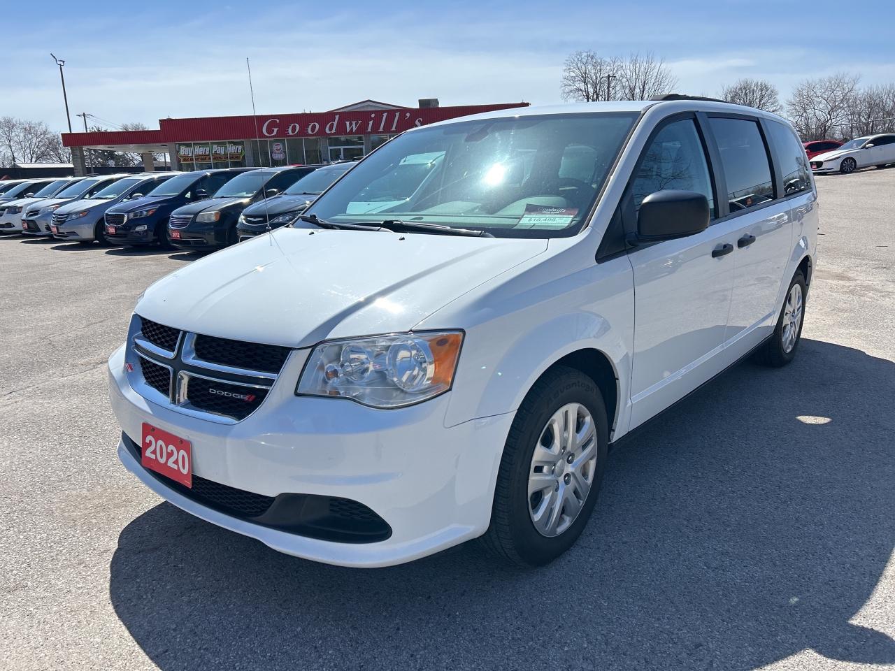 2020 Dodge Grand Caravan SE, CLEAN CARFAX, BACK UP CAMERA! - Photo #2