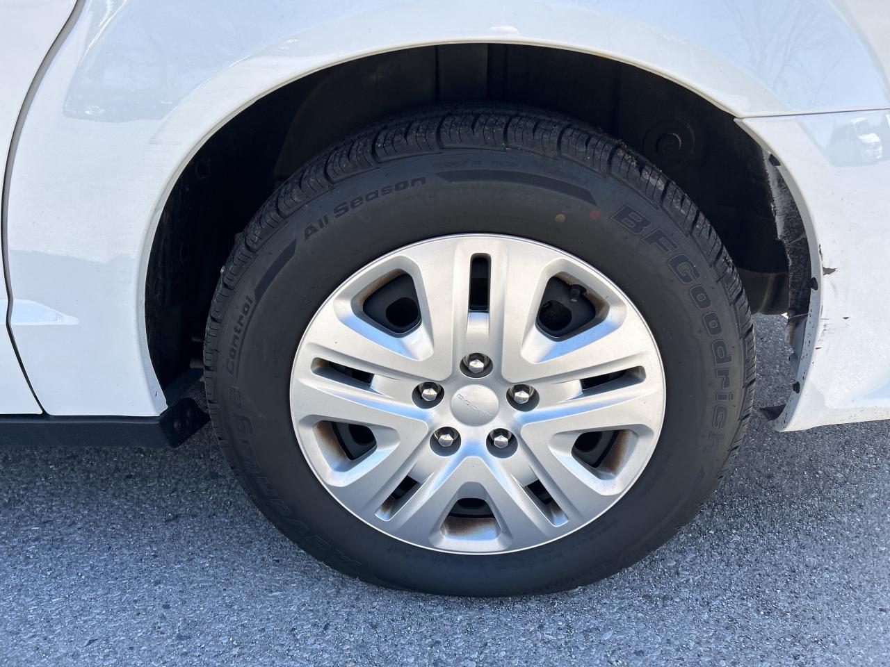 2020 Dodge Grand Caravan SE, CLEAN CARFAX, BACK UP CAMERA! - Photo #10