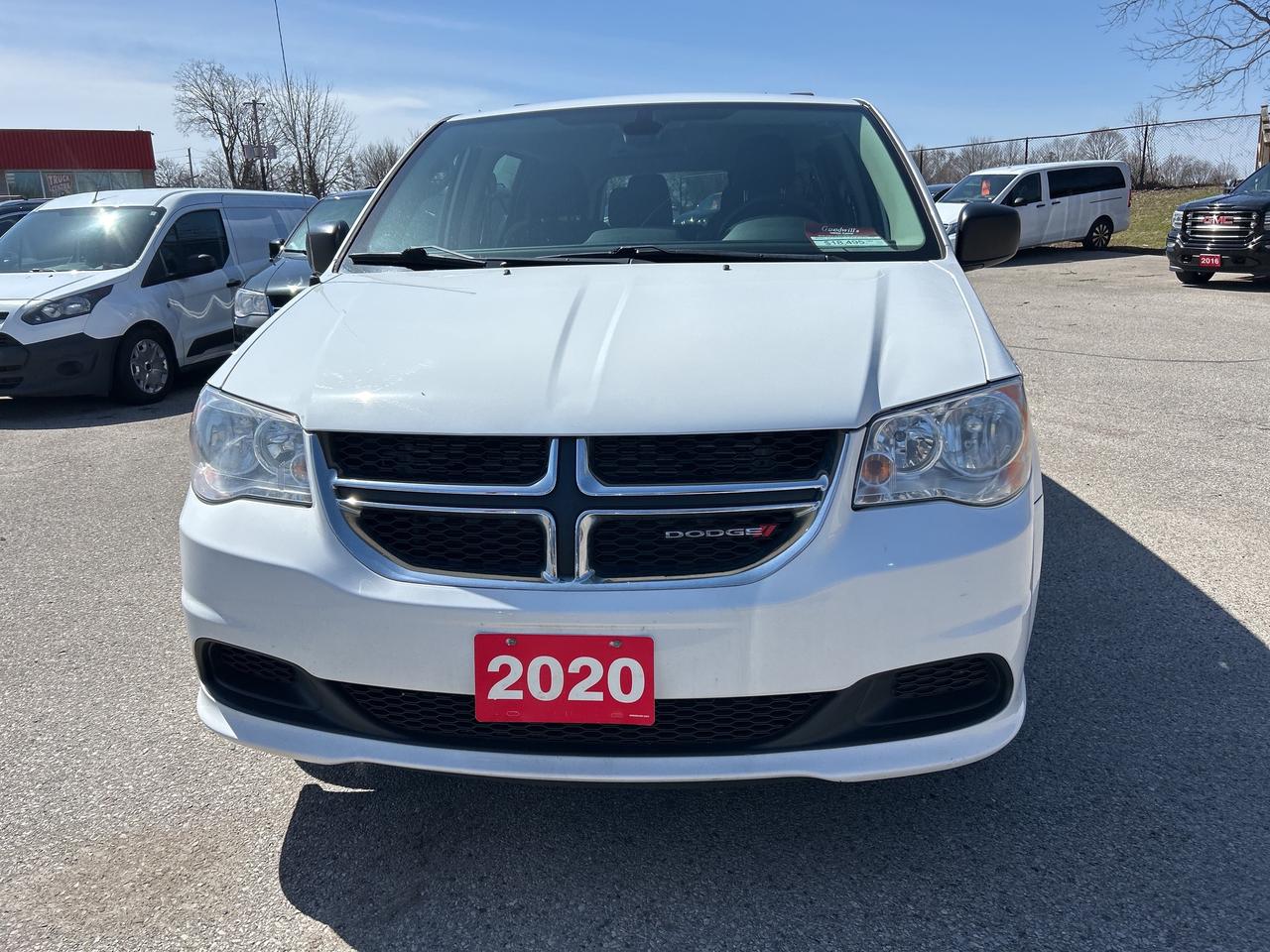 2020 Dodge Grand Caravan SE, CLEAN CARFAX, BACK UP CAMERA! - Photo #3