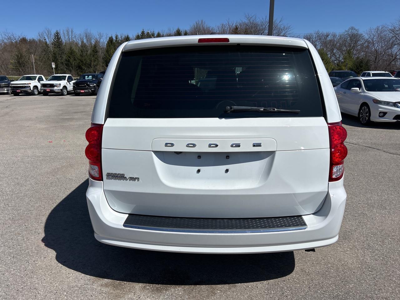 2020 Dodge Grand Caravan SE, CLEAN CARFAX, BACK UP CAMERA! Photo