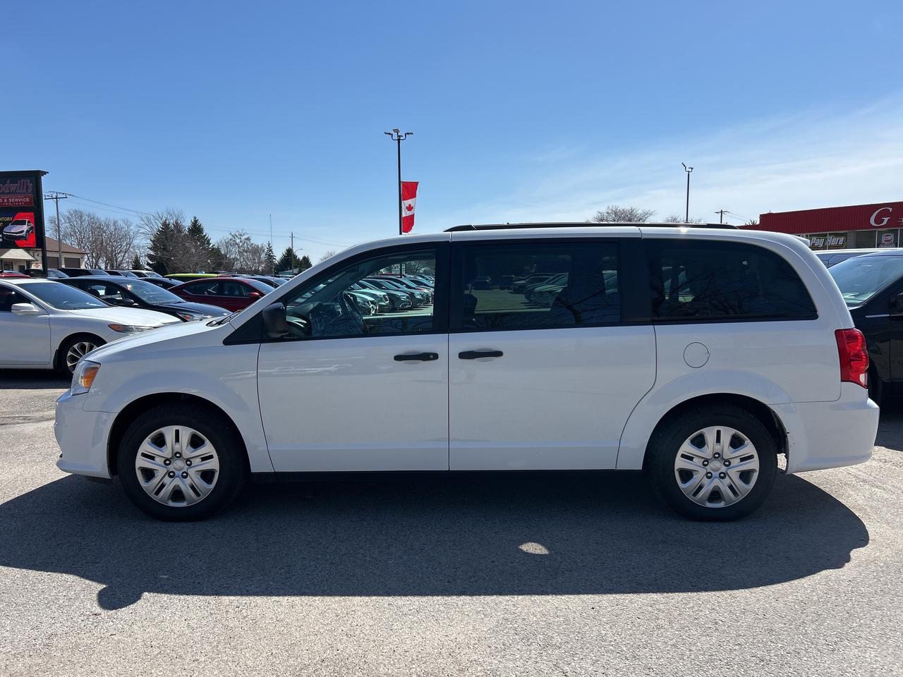 2020 Dodge Grand Caravan SE, CLEAN CARFAX, BACK UP CAMERA! Photo