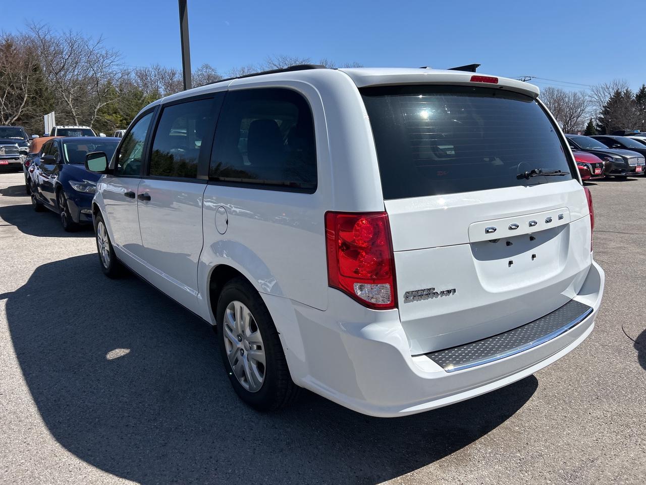 2020 Dodge Grand Caravan SE, CLEAN CARFAX, BACK UP CAMERA! Photo