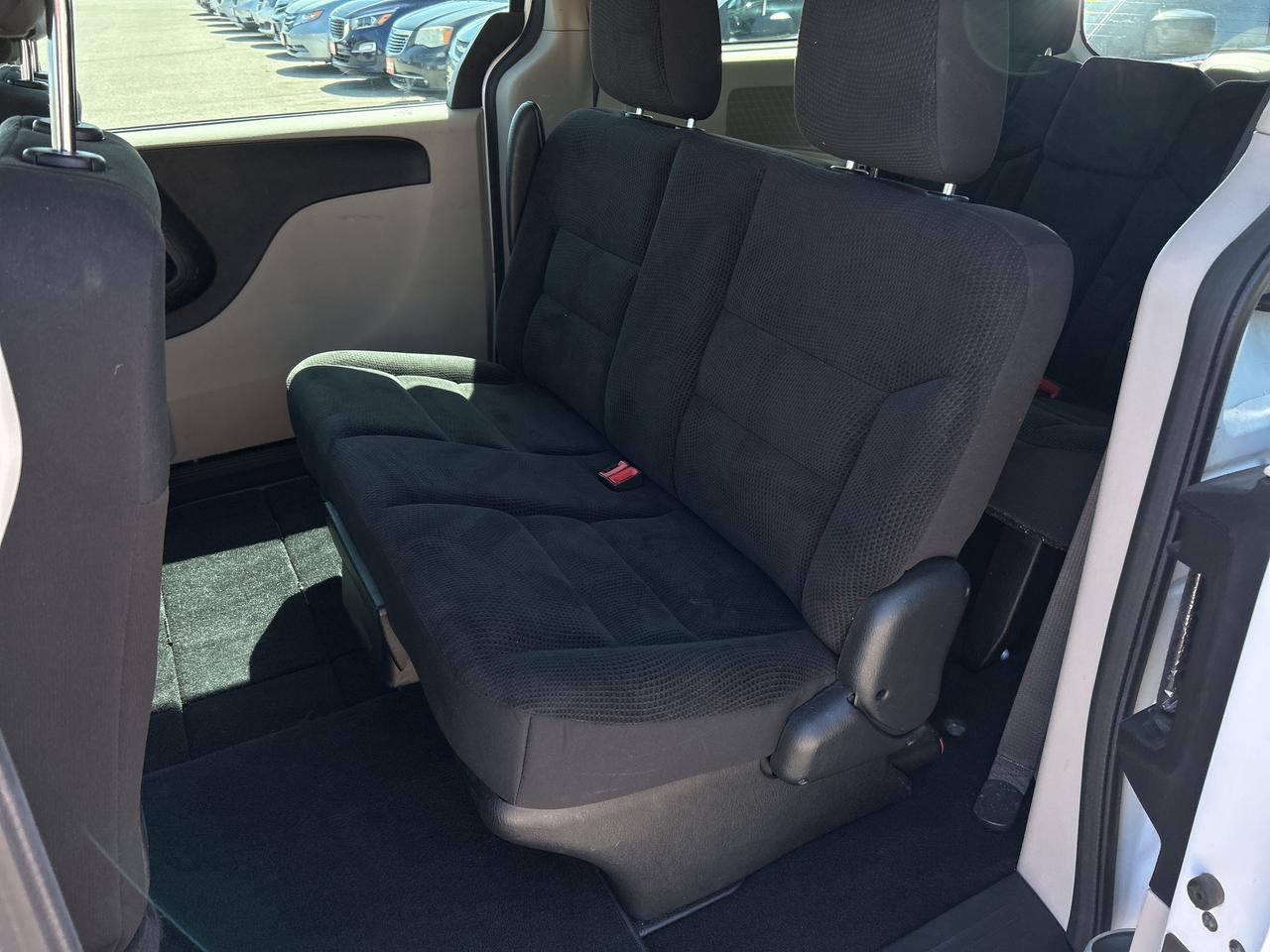 2020 Dodge Grand Caravan SE, CLEAN CARFAX, BACK UP CAMERA! - Photo #12
