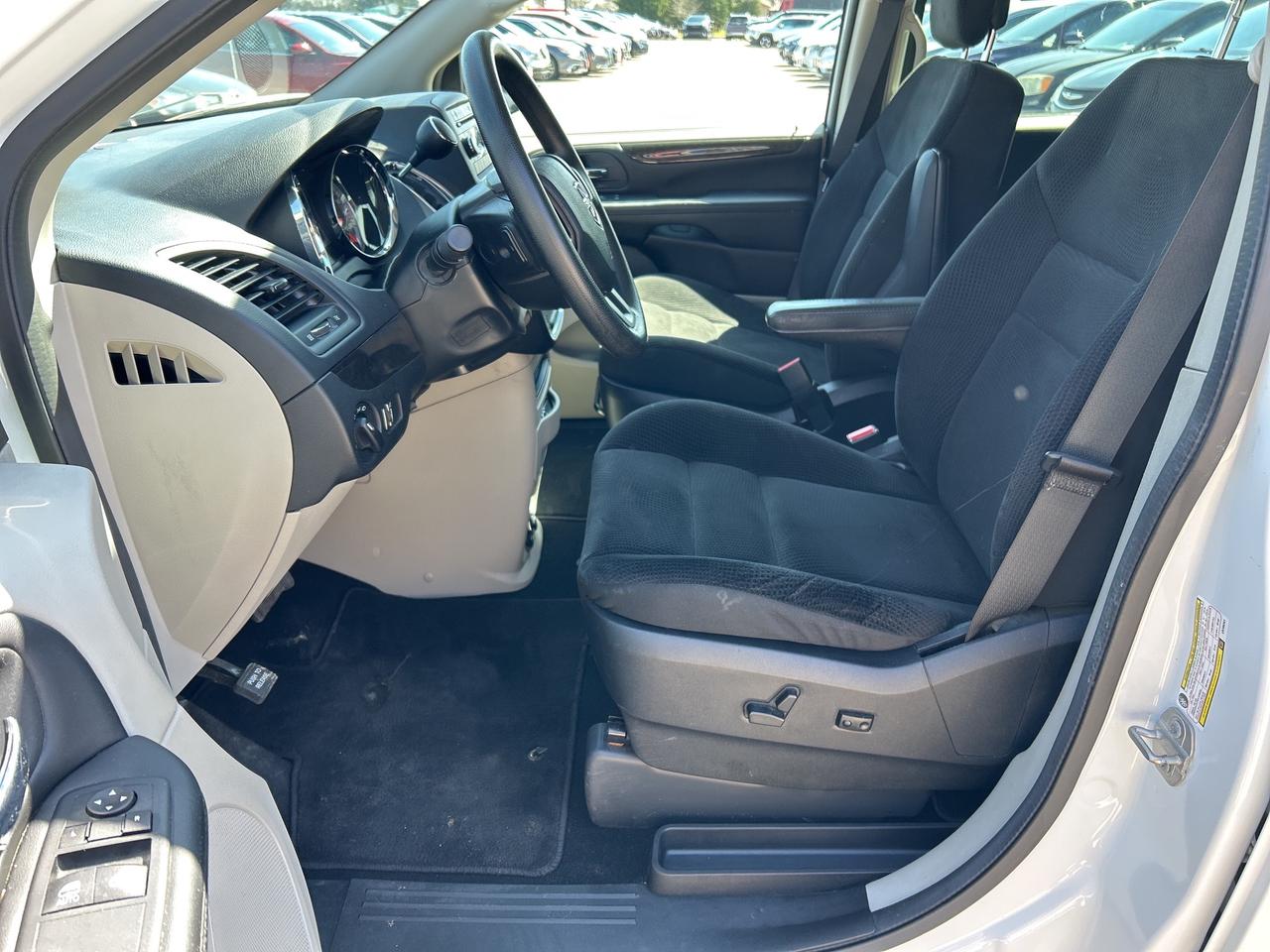 2020 Dodge Grand Caravan SE, CLEAN CARFAX, BACK UP CAMERA! Photo