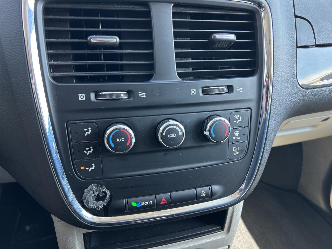 2020 Dodge Grand Caravan SE, CLEAN CARFAX, BACK UP CAMERA! Photo