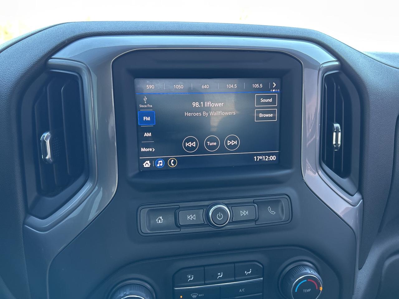 2022 Chevrolet Silverado 1500 LTD WORK TRUCK, CLEAN CARFAX, 8' BOX, 4X4! - Photo #17