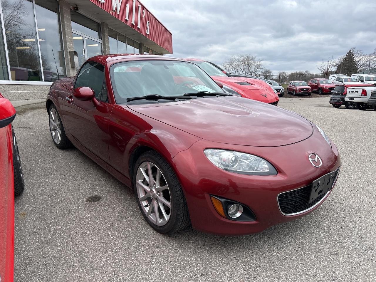 2011 Mazda Miata MX-5 6 SPEED MANUAL, CONVERTIBLE, HEATED LEATHER! - Photo #5