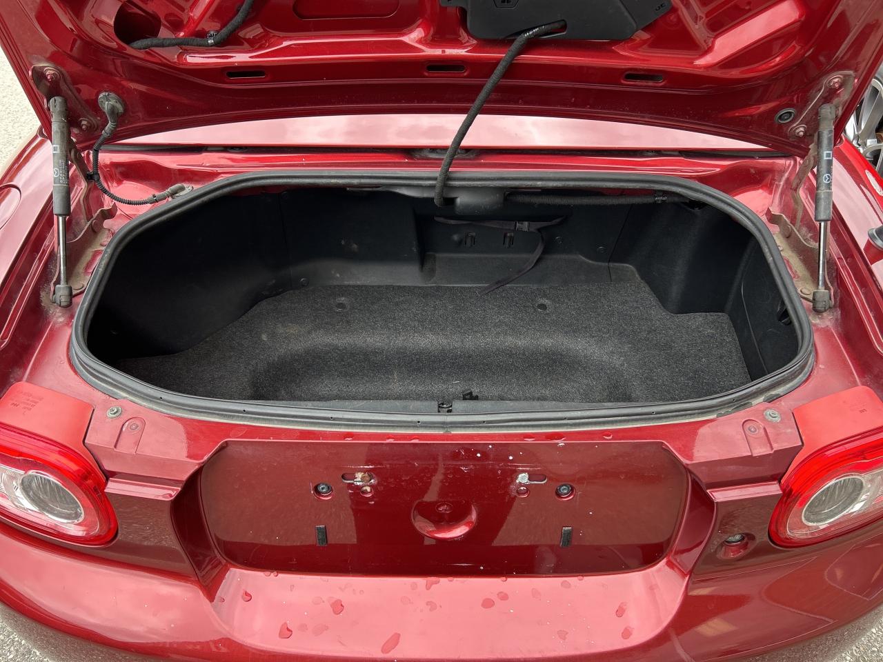 2011 Mazda Miata MX-5 6 SPEED MANUAL, CONVERTIBLE, HEATED LEATHER! - Photo #9