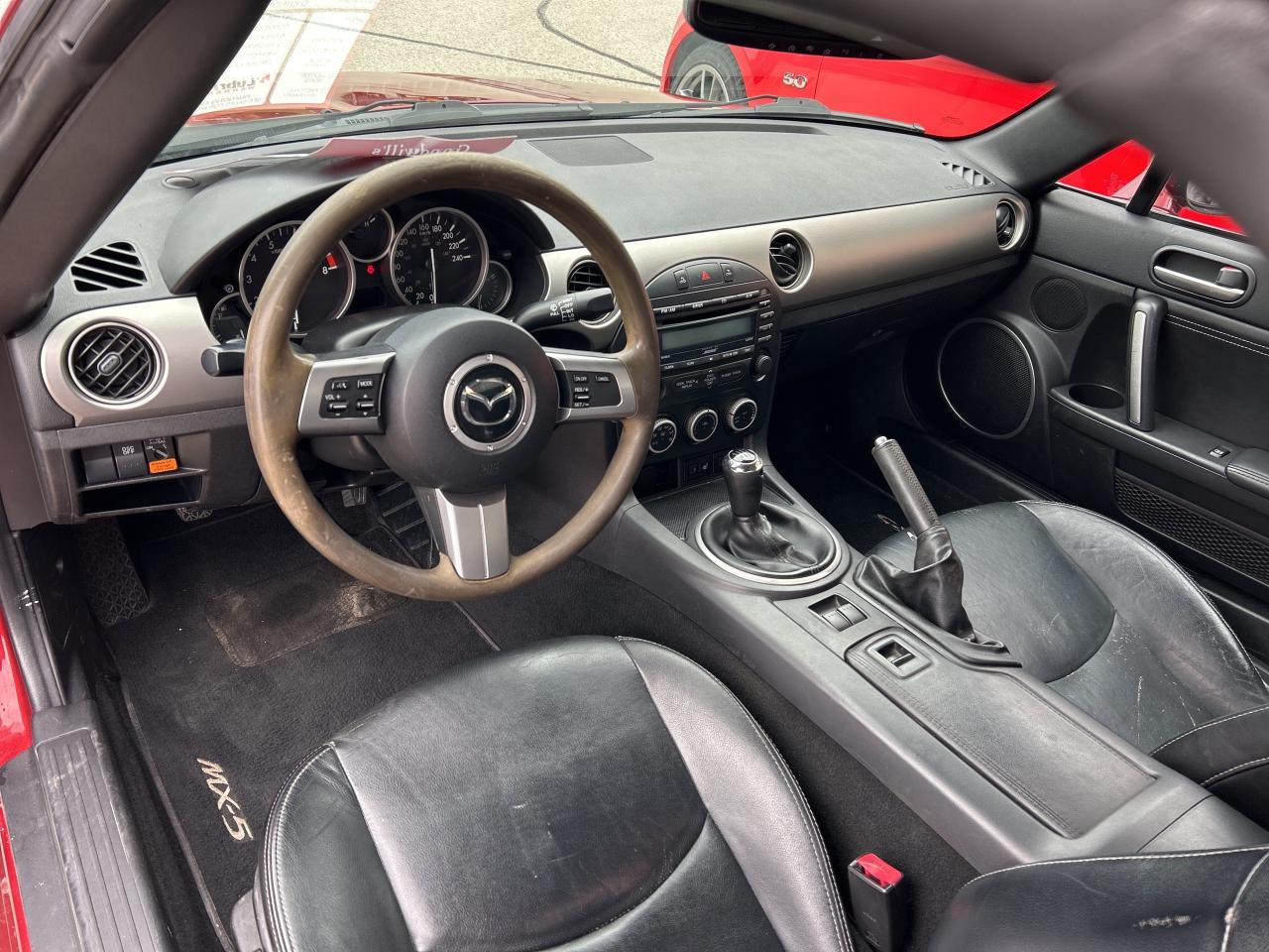 2011 Mazda Miata MX-5 6 SPEED MANUAL, CONVERTIBLE, HEATED LEATHER! - Photo #15