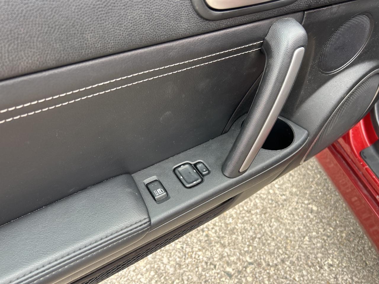 2011 Mazda Miata MX-5 6 SPEED MANUAL, CONVERTIBLE, HEATED LEATHER! - Photo #14