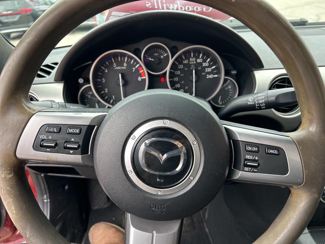 2011 Mazda Miata MX-5 6 SPEED MANUAL, CONVERTIBLE, HEATED LEATHER! - Photo #16