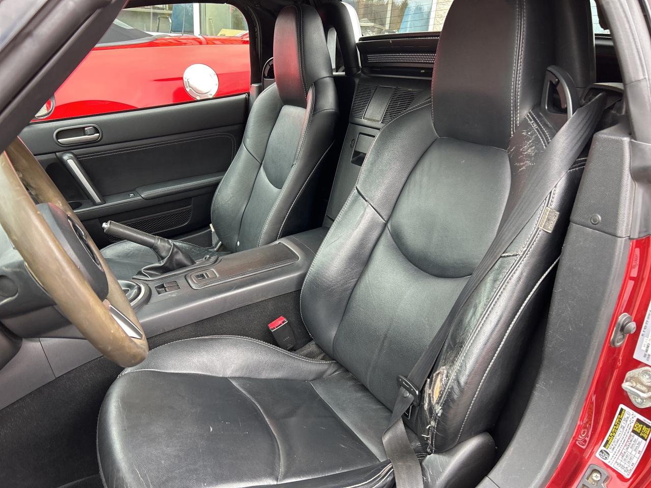 2011 Mazda Miata MX-5 6 SPEED MANUAL, CONVERTIBLE, HEATED LEATHER! - Photo #20