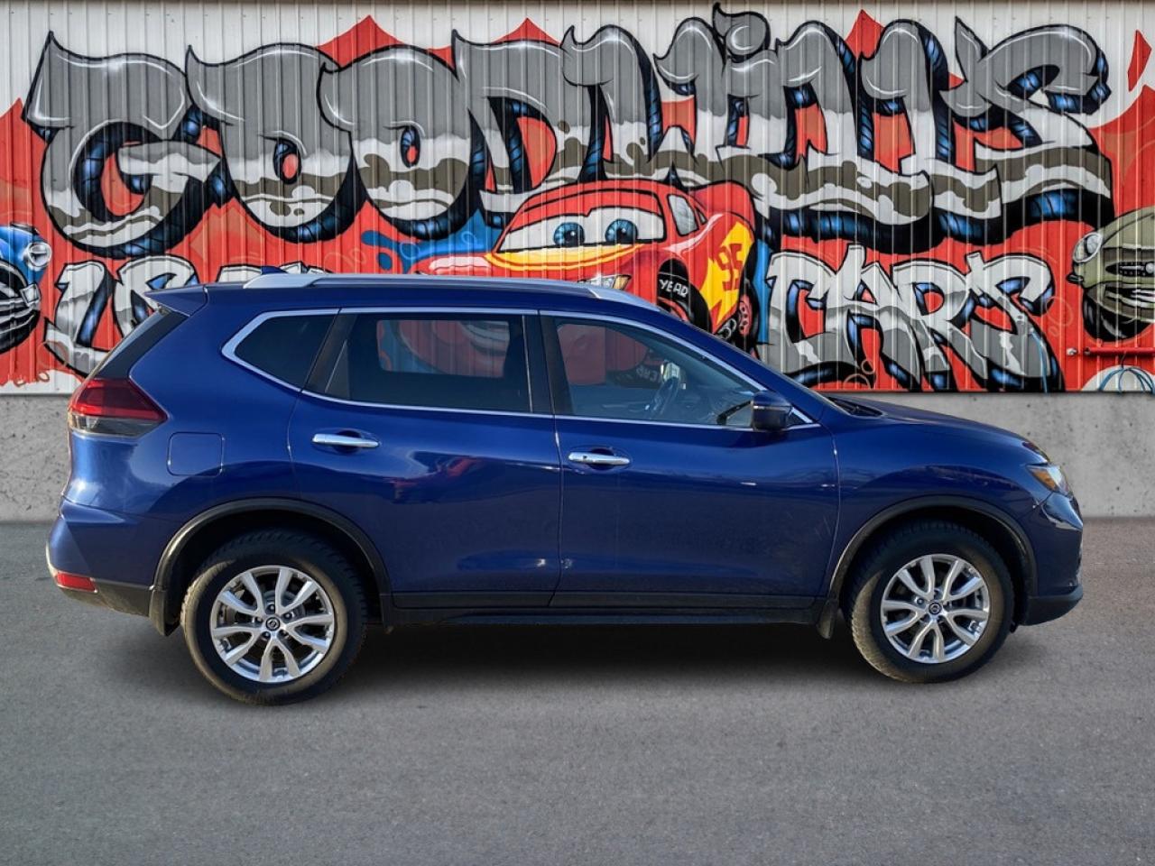 2018 Nissan Rogue SV, REMOTE START, BACK UP CAMERA, CLEAN CARFAX! - Photo #1