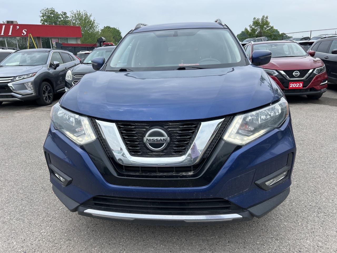 2018 Nissan Rogue SV, REMOTE START, BACK UP CAMERA, CLEAN CARFAX! - Photo #3
