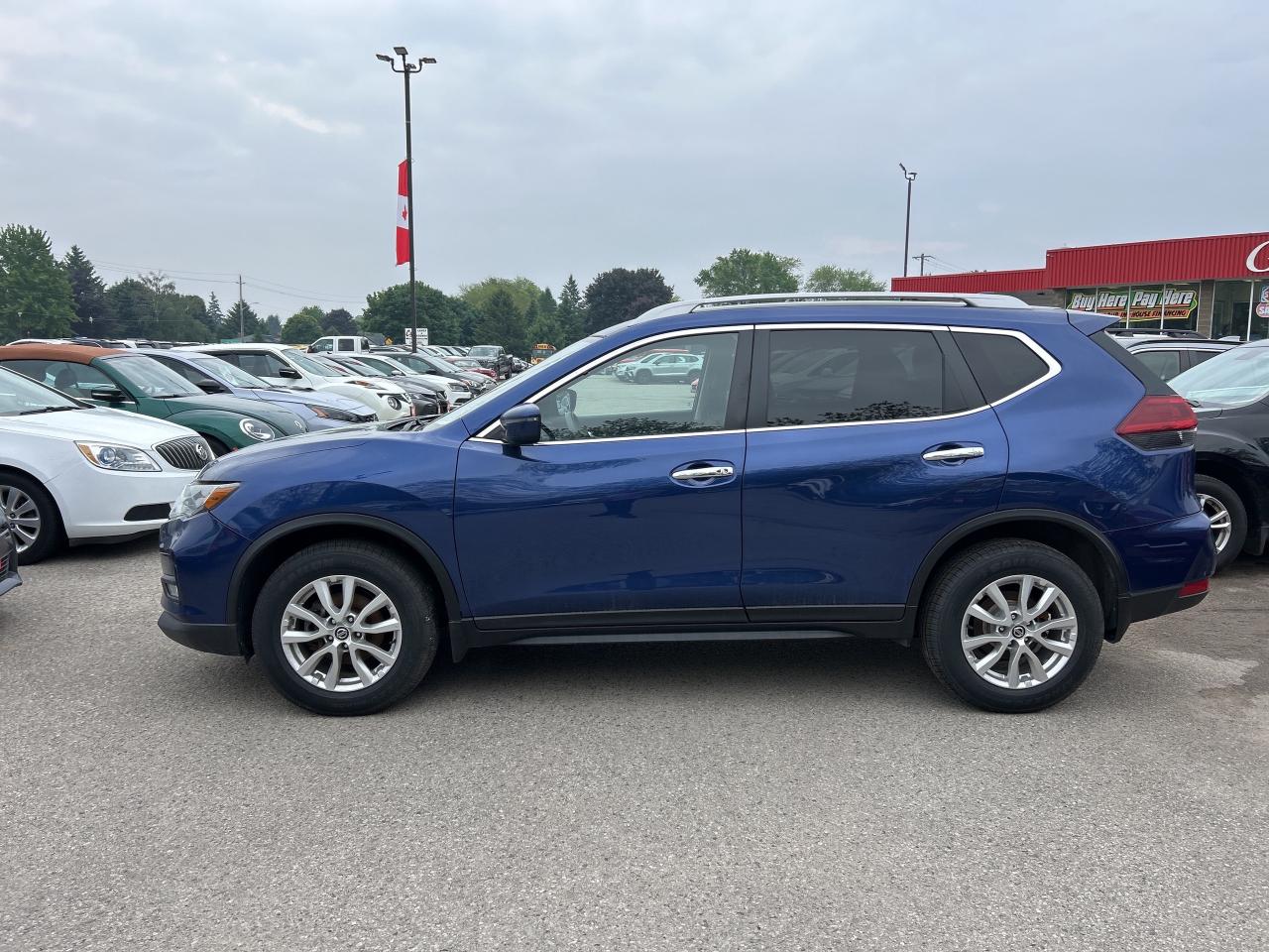 2018 Nissan Rogue SV, REMOTE START, BACK UP CAMERA, CLEAN CARFAX! - Photo #9