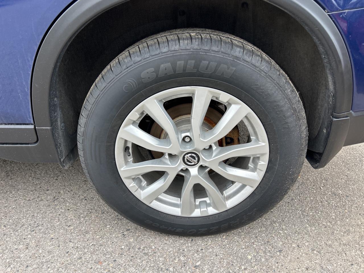 2018 Nissan Rogue SV, REMOTE START, BACK UP CAMERA, CLEAN CARFAX! - Photo #10