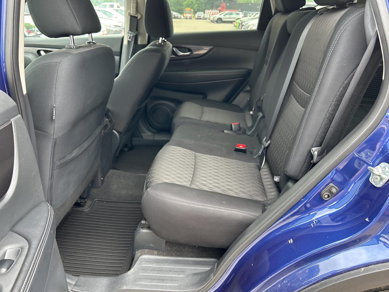 2018 Nissan Rogue SV, REMOTE START, BACK UP CAMERA, CLEAN CARFAX! - Photo #13