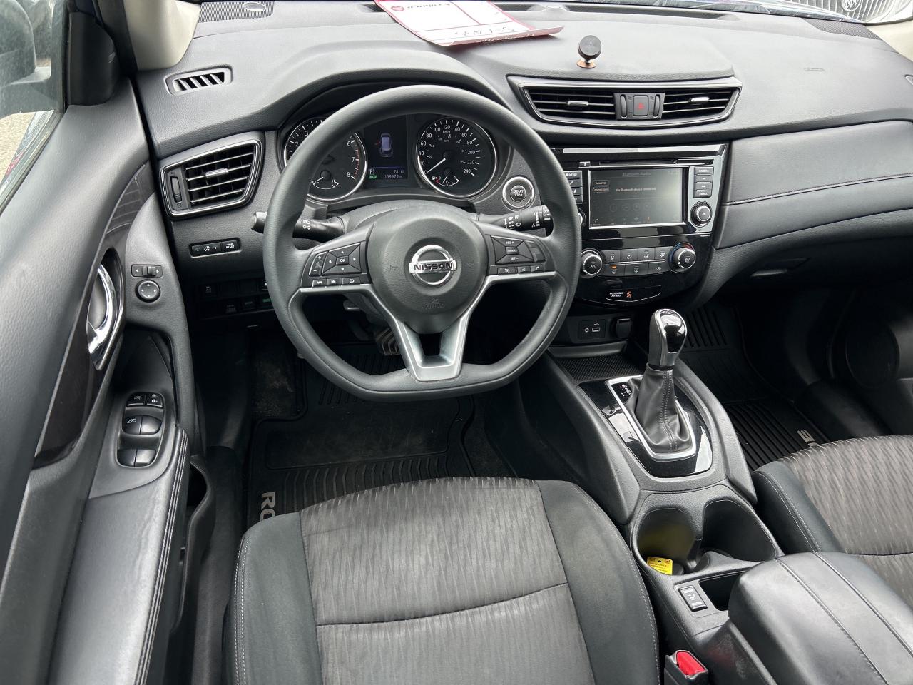 2018 Nissan Rogue SV, REMOTE START, BACK UP CAMERA, CLEAN CARFAX! - Photo #14