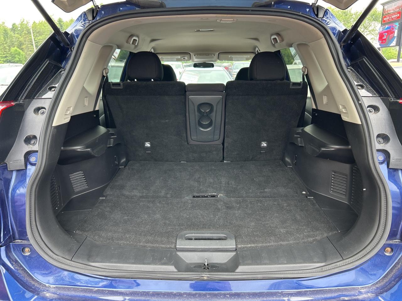 2018 Nissan Rogue SV, REMOTE START, BACK UP CAMERA, CLEAN CARFAX! - Photo #15