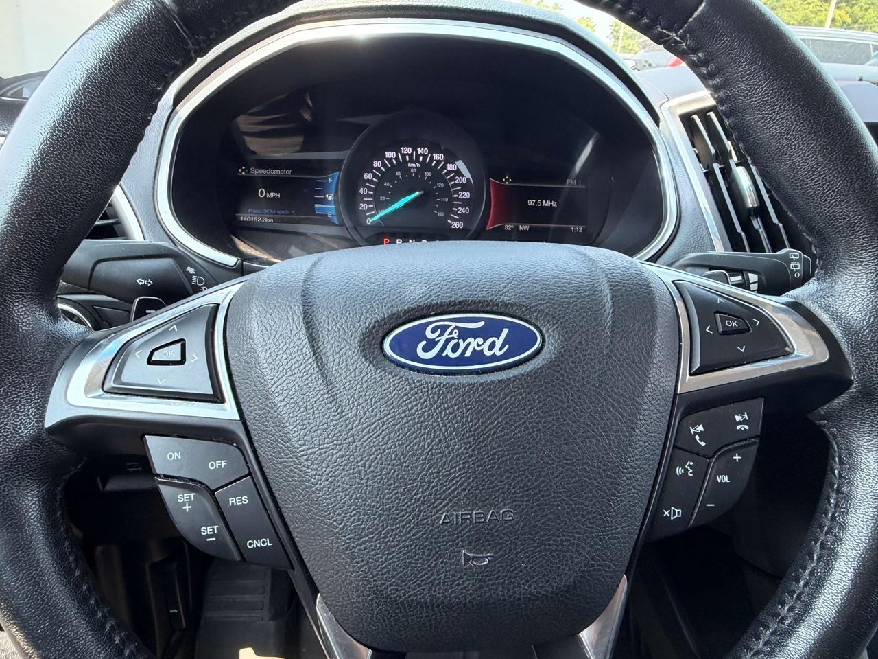 2018 Ford Edge TITANIUM, SUNROOF, HEATED & COOLED LEATHER! Photo
